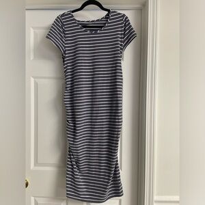 Isabel Maternity Dress by Ingrid & Isabel. Size Large.